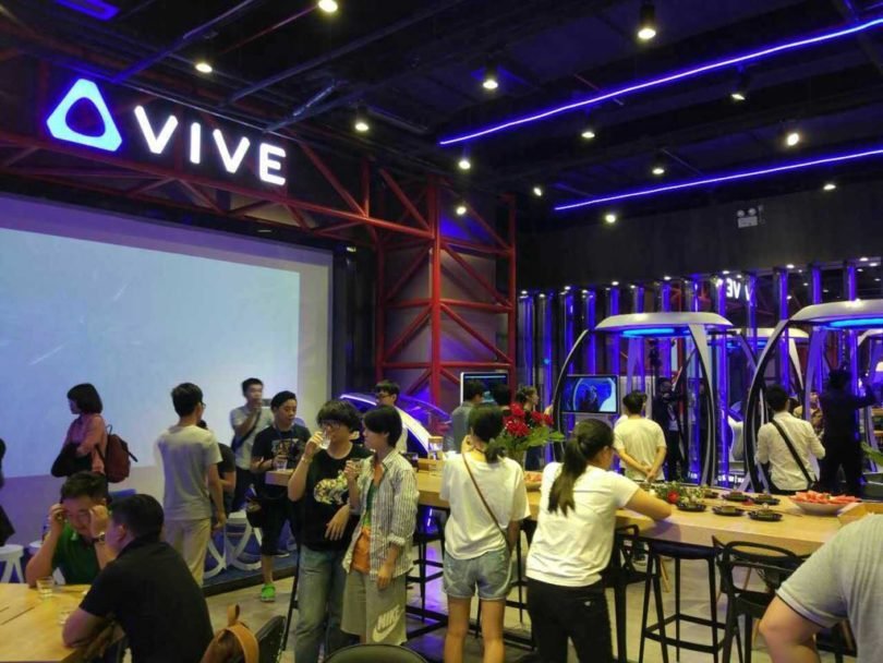 HTC открывает первое VR кафе Vive в Китае