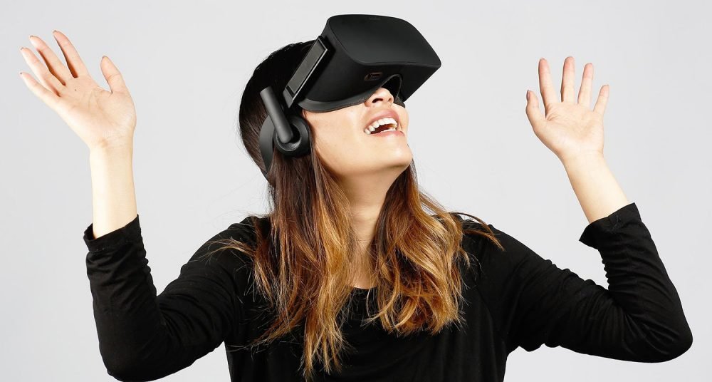 Facebook хочет продать 400 000 Oculus Rift в 2016