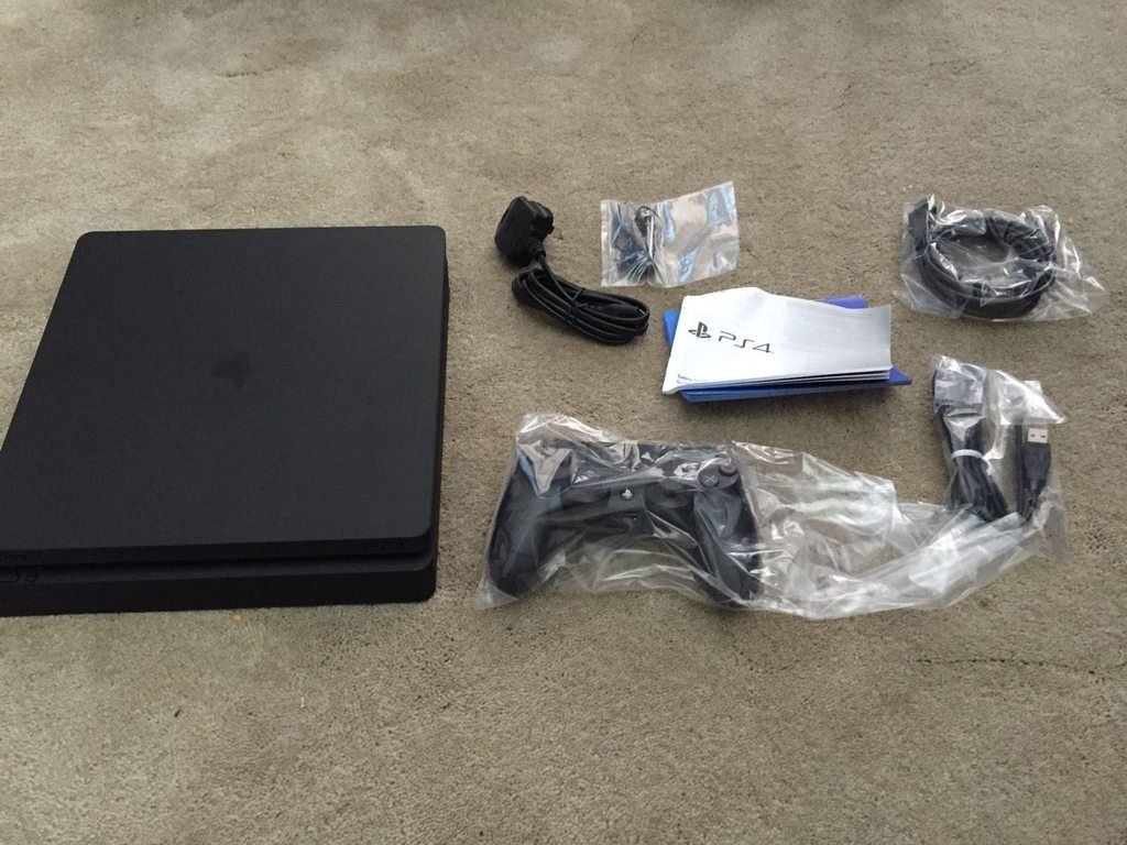 Фотографии PlayStation 4 Slim с поддержкой PlayStation VR утекли в сеть