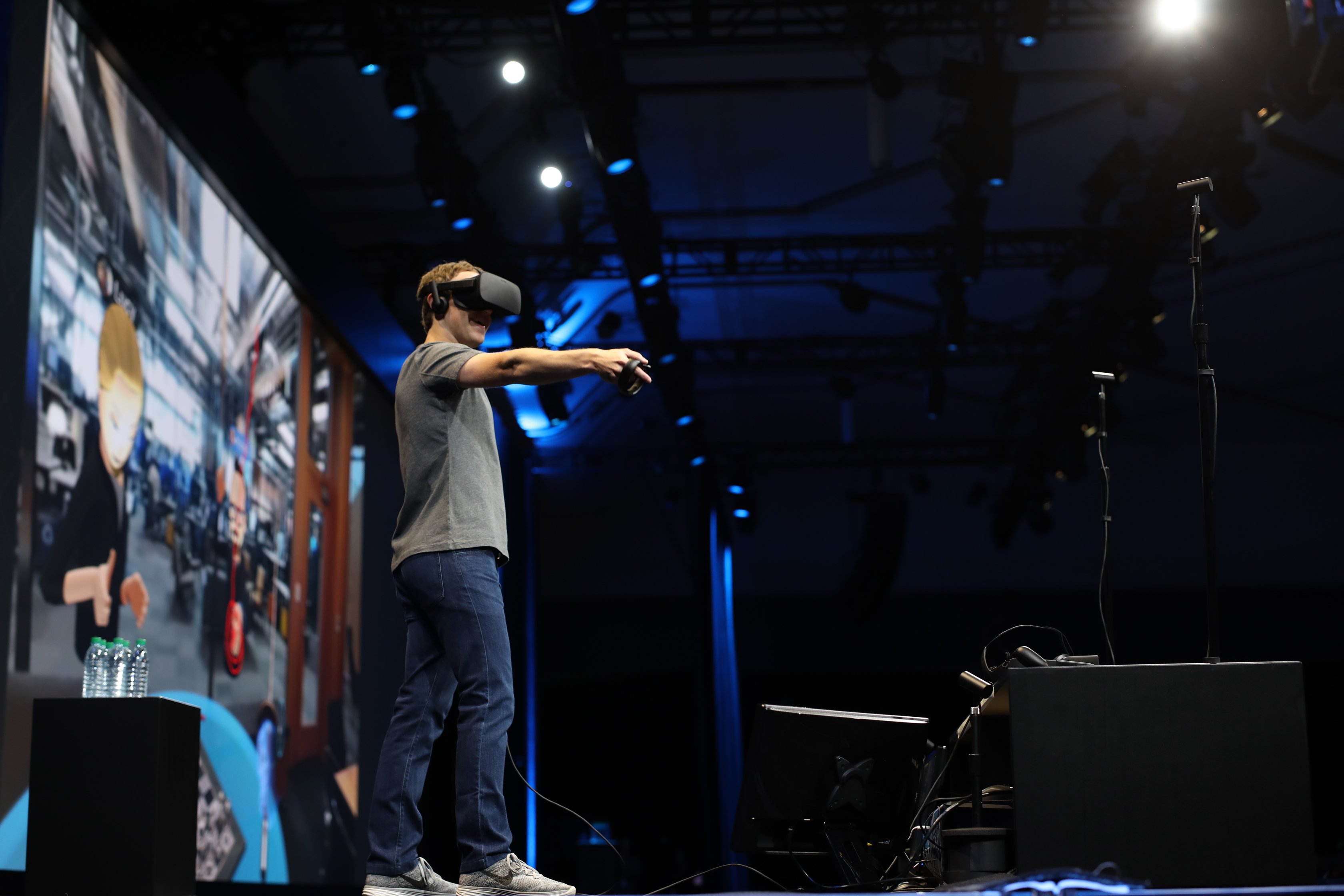 Facebook показал будущее социальной виртуальной реальности