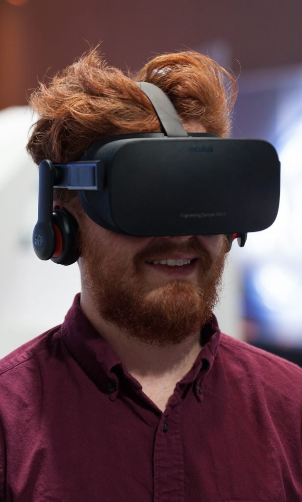 JBL представили наушники для Oculus Rift
