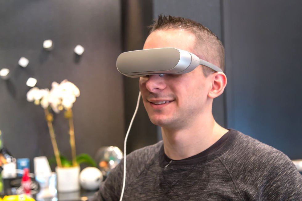 Компания LG собирается выпустить шлем виртуальной реальности на базе HTC Vive