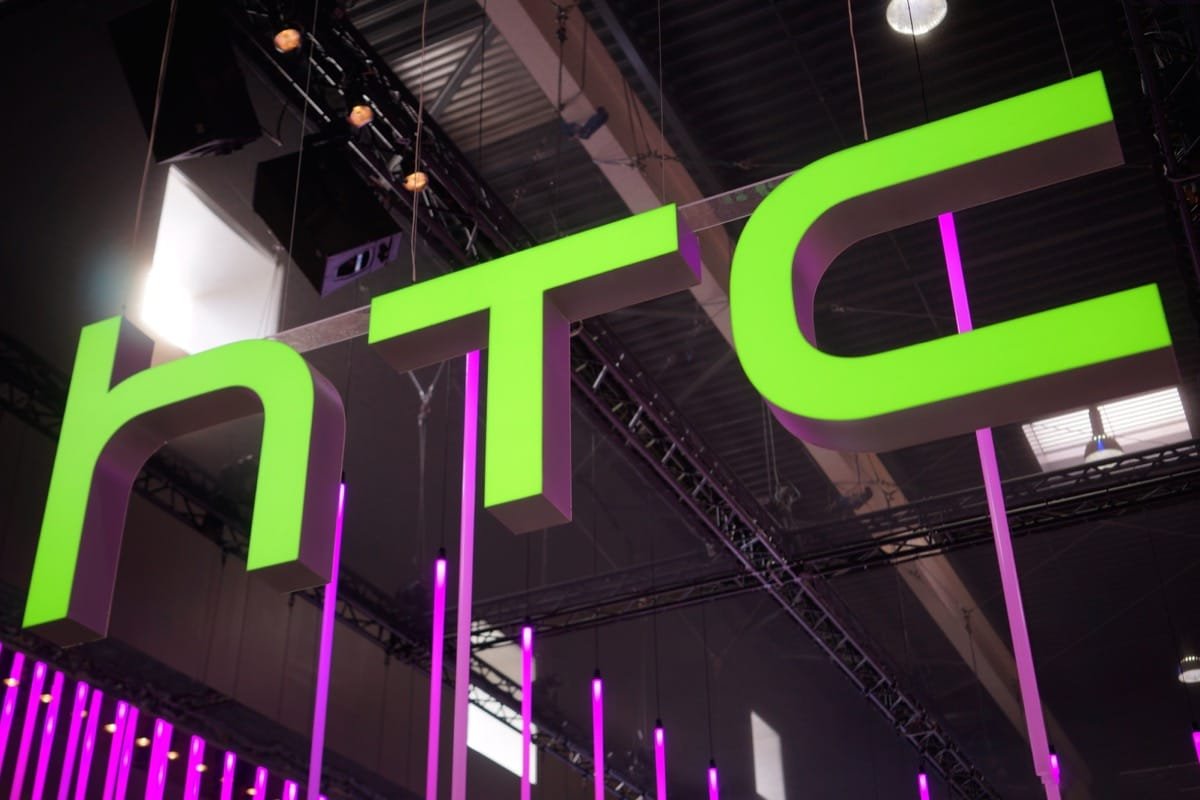Для расширения VR-бизнеса компания HTC продала один из своих заводов